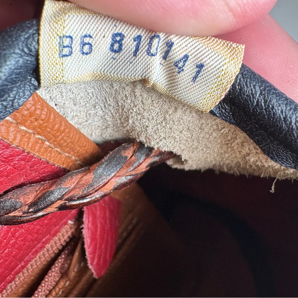 Dooney and Bourke awl leather Teton Drawstring Bag
Rouge Bone Navy - Picture 16 of 16